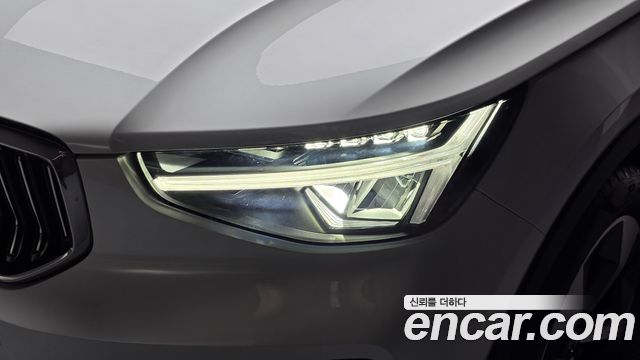Volvo XC40 B4 Ultimate Bright 2023 — фото 22