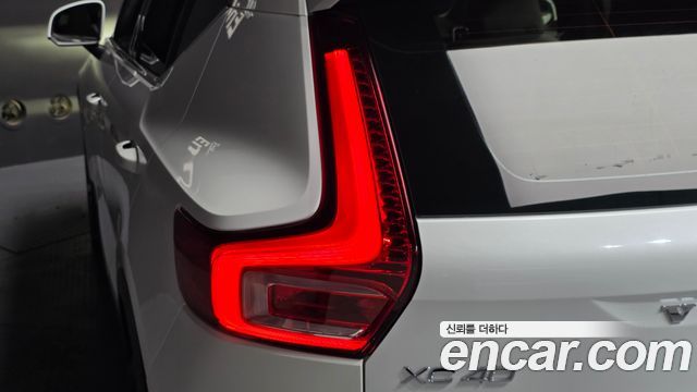 Volvo XC40 B4 Ultimate Bright 2023 — фото 23