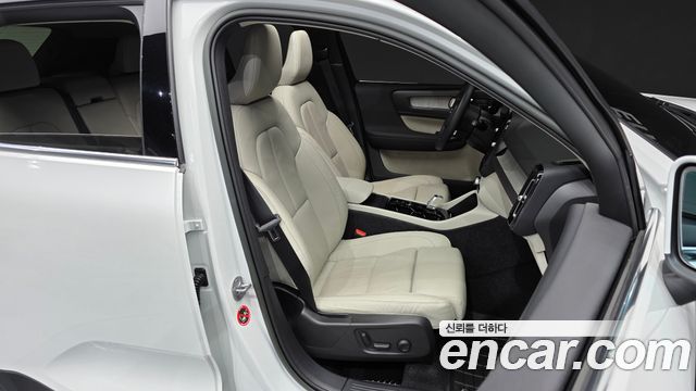 Volvo XC40 B4 Ultimate Bright 2023 — фото 26