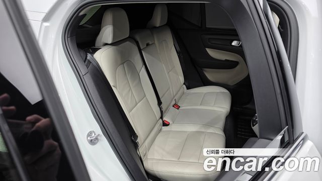 Volvo XC40 B4 Ultimate Bright 2023 — фото 27