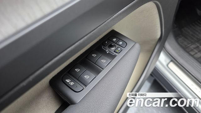 Volvo XC40 B4 Ultimate Bright 2023 — фото 37