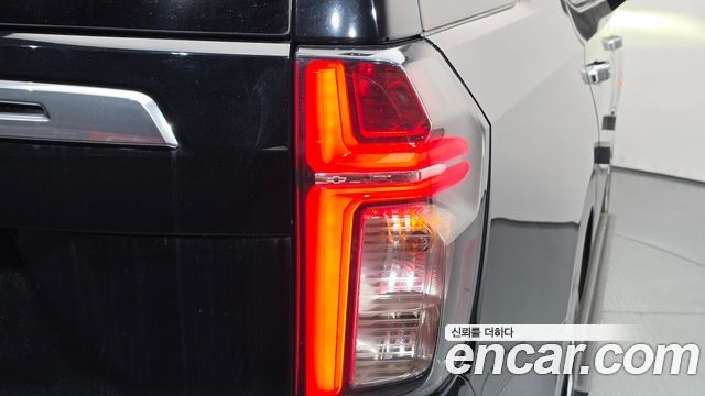 Chevrolet Tahoe 6.2 Dark Knight 4WD 2022 — фото 23