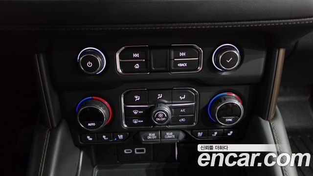 Chevrolet Tahoe 6.2 Dark Knight 4WD 2022 — фото 30