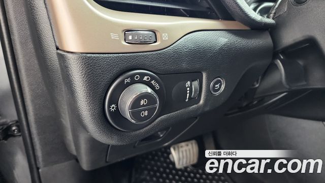 Jeep Cherokee (KL) 2.0 Diesel LIMITED 4WD 2015 — фото 18