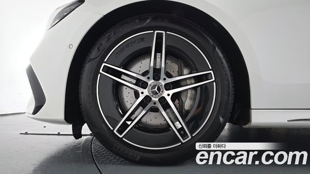 Mercedes-Benz E-Class (W214) E300 4MATIC AMG Line 2025 — фото 5