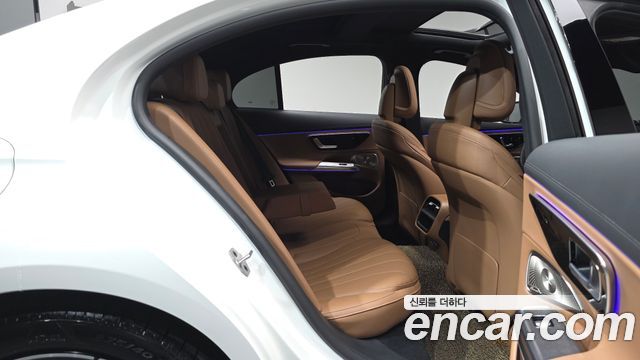 Mercedes-Benz E-Class (W214) E300 4MATIC AMG Line 2025 — фото 11