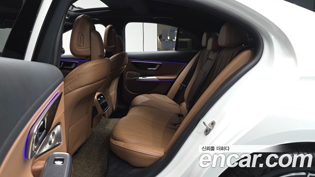 Mercedes-Benz E-Class (W214) E300 4MATIC AMG Line 2025 — фото 12