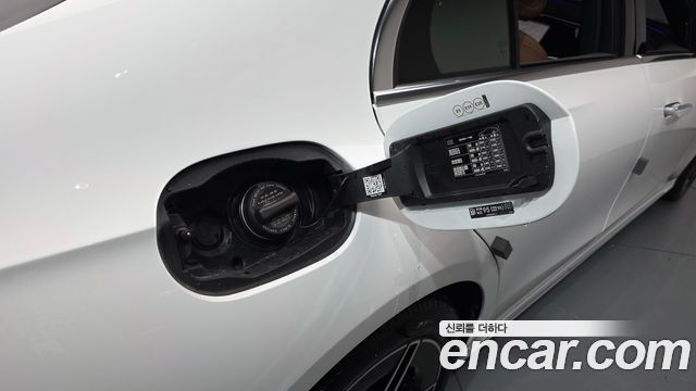 Mercedes-Benz E-Class (W214) E300 4MATIC AMG Line 2025 — фото 28