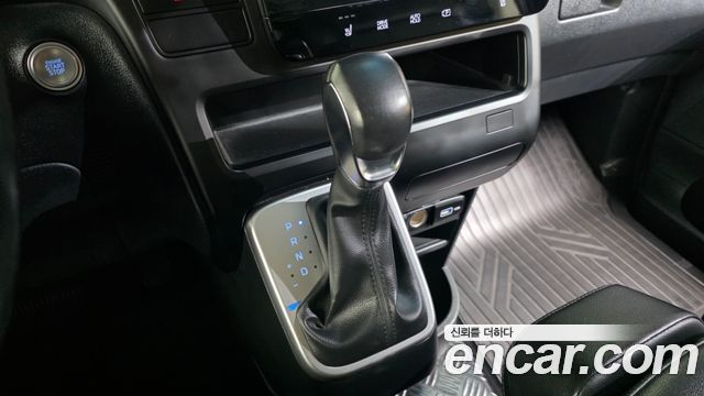 Hyundai Staria Cargo 3-Seater Modern 2023 — фото 9