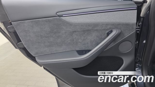 Tesla Model Y Premium Long Range AWD 2026 — фото 25