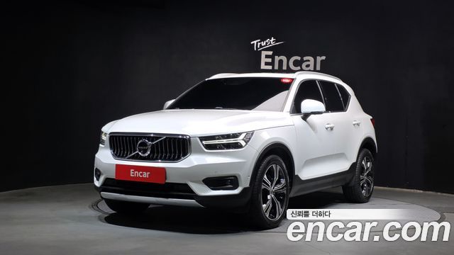 Volvo XC40 B4 Inscription 2022 — фото 1