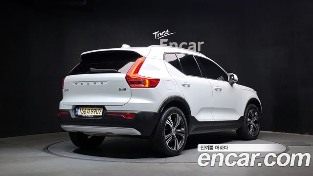 Volvo XC40 B4 Inscription 2022 — фото 2