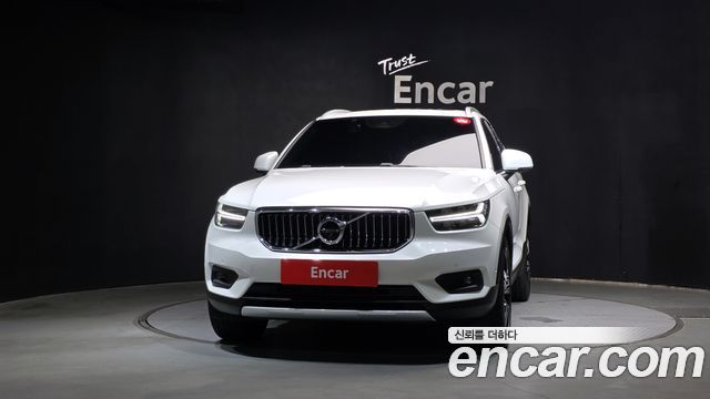 Volvo XC40 B4 Inscription 2022 — фото 3