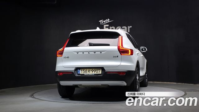 Volvo XC40 B4 Inscription 2022 — фото 4