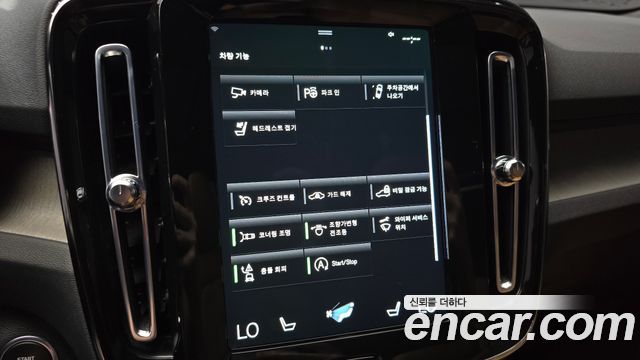Volvo XC40 B4 Inscription 2022 — фото 17