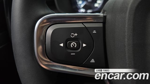 Volvo XC40 B4 Inscription 2022 — фото 18