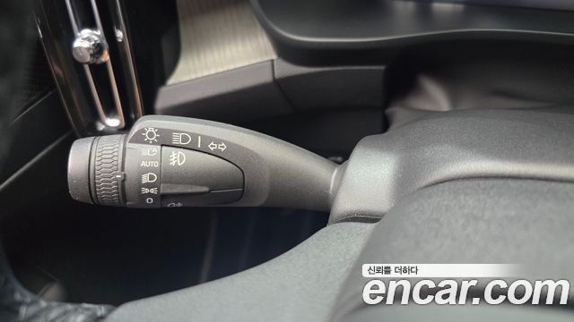 Volvo XC40 B4 Inscription 2022 — фото 19