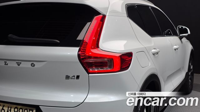 Volvo XC40 B4 Inscription 2022 — фото 23