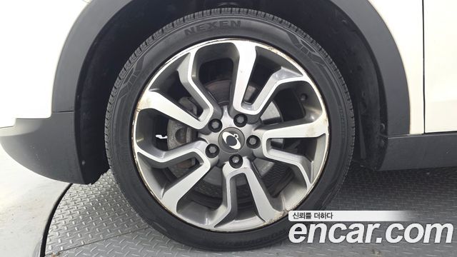 KG Mobility (SsangYong) Tivoli LX 2WD HI-DLX 2015 — фото 5