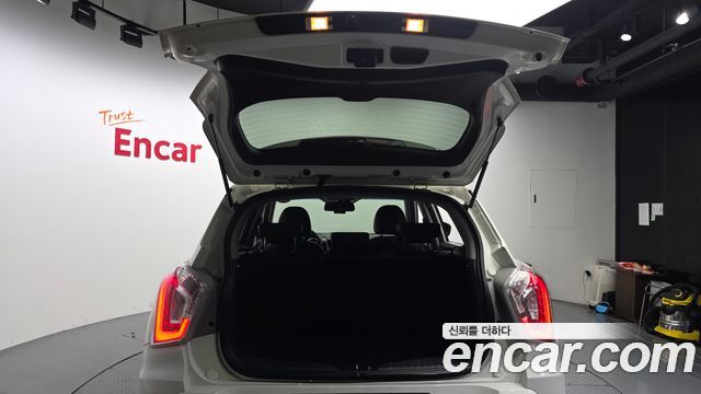 KG Mobility (SsangYong) Tivoli LX 2WD HI-DLX 2015 — фото 20