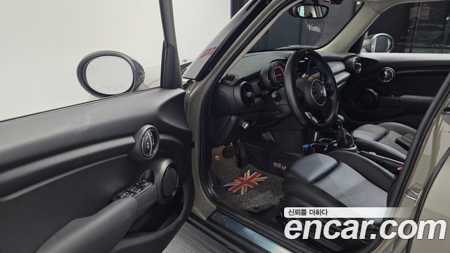 MINI Cooper 5Door Standard 3rd 2019 — фото 10
