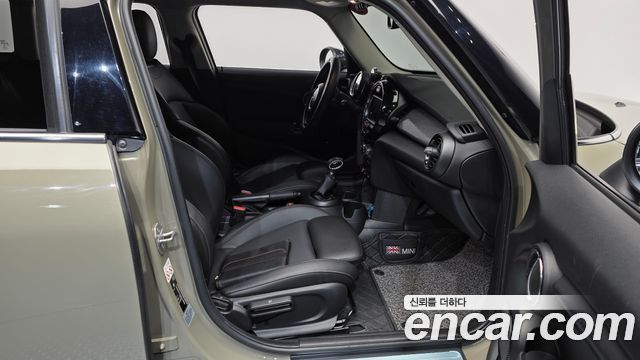 MINI Cooper 5Door Standard 3rd 2019 — фото 11