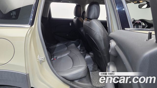 MINI Cooper 5Door Standard 3rd 2019 — фото 12