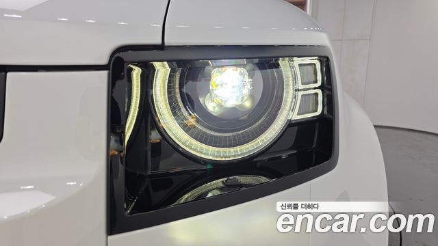 Land Rover Defender (L663) 110 D250 X-Dynamic SE 2025 — фото 17
