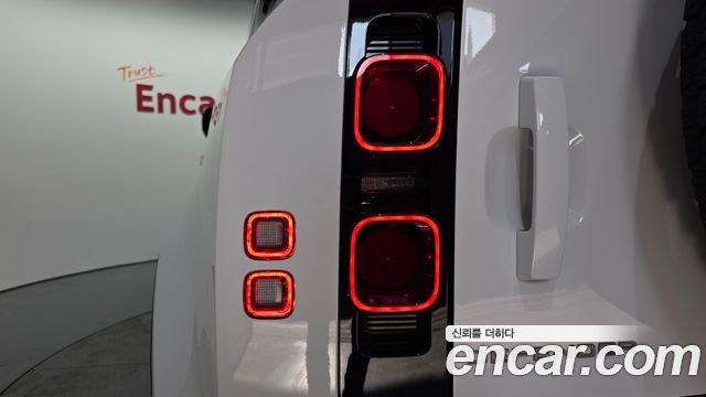 Land Rover Defender (L663) 110 D250 X-Dynamic SE 2025 — фото 19