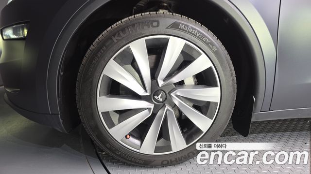 Tesla Model Y Long Range AWD 2025 — фото 5