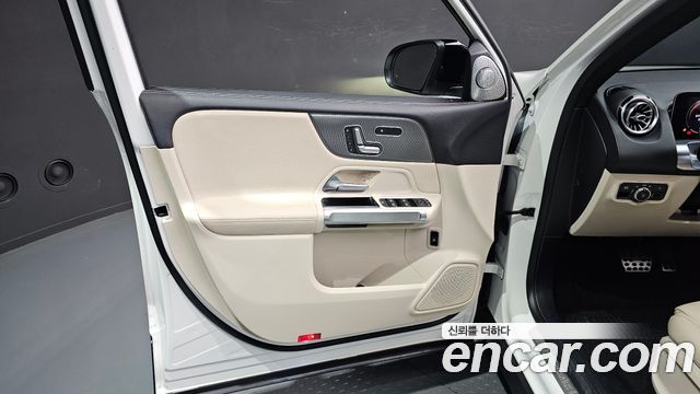 Mercedes-Benz GLB-Class (X247) GLB220 2020 — фото 30