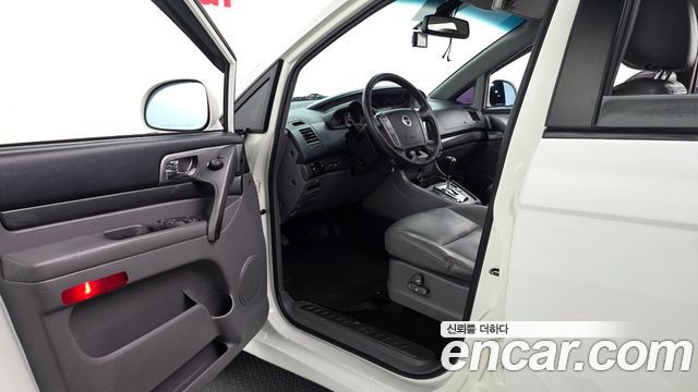 KG Mobility (SsangYong) Korando Turismo 4WD GT 11-seater 2014 — фото 10
