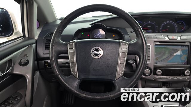 KG Mobility (SsangYong) Korando Turismo 4WD GT 11-seater 2014 — фото 13