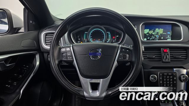 Volvo V40 D4 2nd 2016 — фото 13