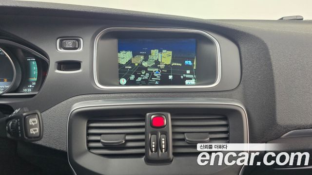 Volvo V40 D4 2nd 2016 — фото 15