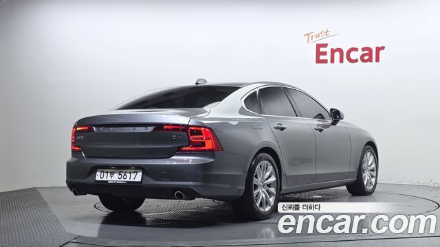 Volvo S90 D4 Momentum 2017 — фото 2