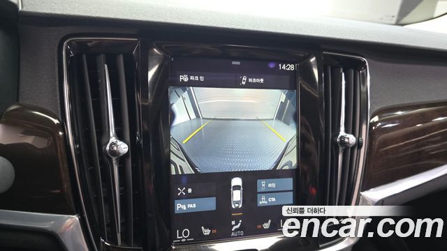 Volvo S90 D4 Momentum 2017 — фото 19