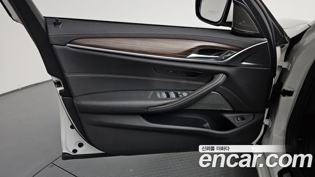 BMW 5 Series (G30) 530i Luxury 2023 — фото 30