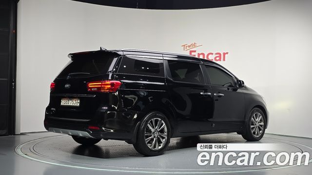 Kia Carnival 9-Seater Luxury 2020 — фото 2