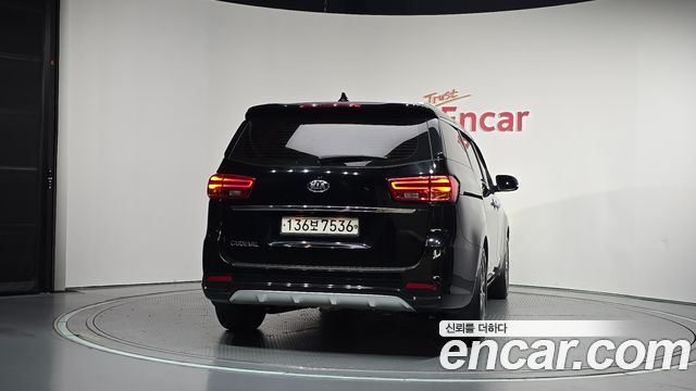 Kia Carnival 9-Seater Luxury 2020 — фото 4