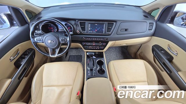 Kia Carnival 9-Seater Luxury 2020 — фото 7