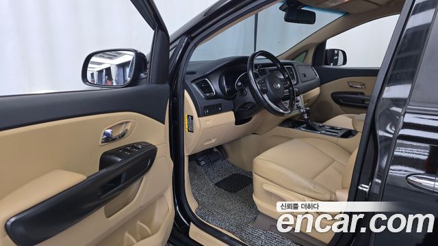 Kia Carnival 9-Seater Luxury 2020 — фото 10