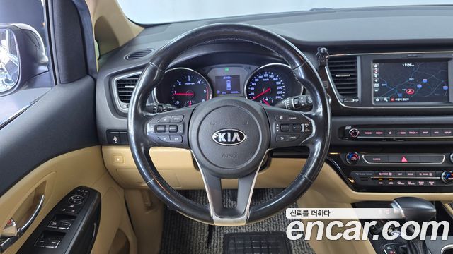 Kia Carnival 9-Seater Luxury 2020 — фото 13