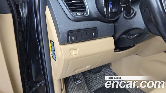 Kia Carnival 9-Seater Luxury 2020 — фото 16