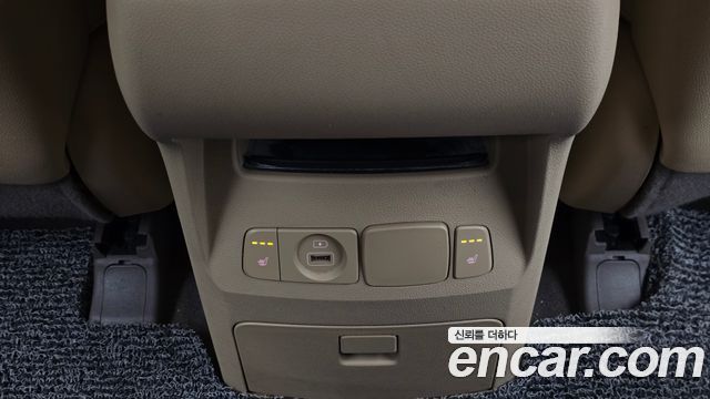 Kia Carnival 9-Seater Luxury 2020 — фото 18