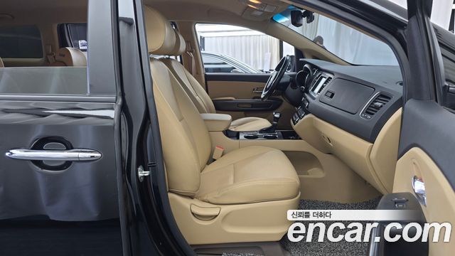 Kia Carnival 9-Seater Luxury 2020 — фото 26