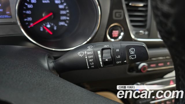 Kia Carnival 9-Seater Luxury 2020 — фото 27