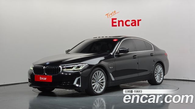 BMW 5 Series (G30) 530e Luxury 2023 — фото 1