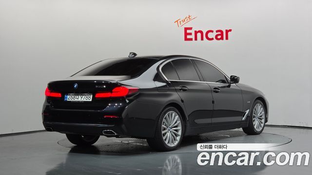 BMW 5 Series (G30) 530e Luxury 2023 — фото 2