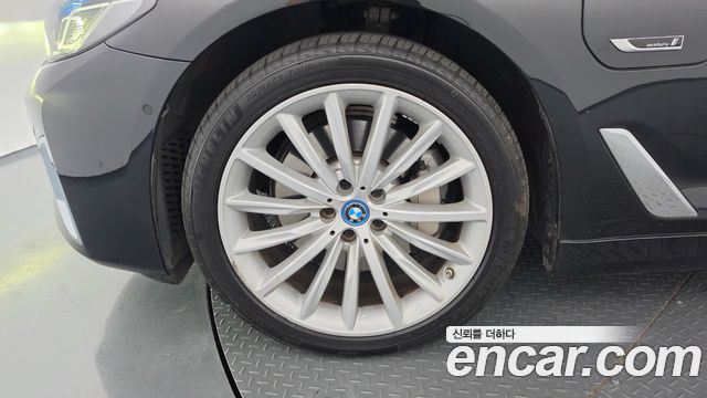 BMW 5 Series (G30) 530e Luxury 2023 — фото 5